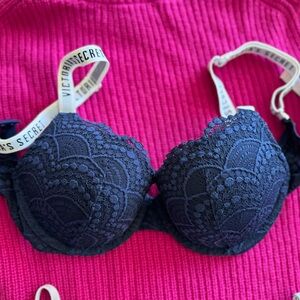 Victoria's Secret Dark Blue Lace Bra 32C ｜ C70